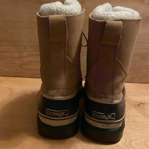 Outbrook boots with warm, insulating liner, men's size 8 - Picture 4 of 12